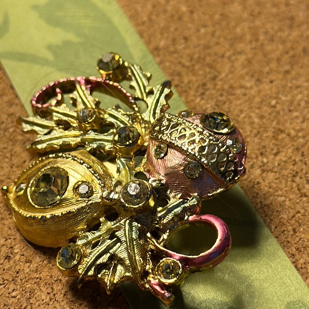 Christmas 2 brooch/pins w/rhinestones & pink & green enamel - Picture 3 of 7
